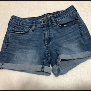Universal Thread Women’s Size 4 Jean Shorts